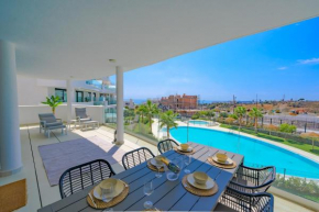 Amazing west-facing 3 bed apartment with sea and marina views in Higueron West